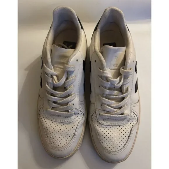 Veja V-10 Sneakers in Extra White / Black Size 8 - Picture 5 of 11